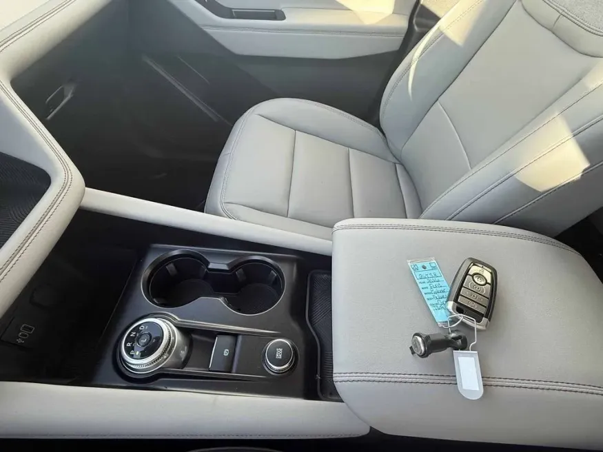 2026 Ford Explorer | Photo 20 of 27