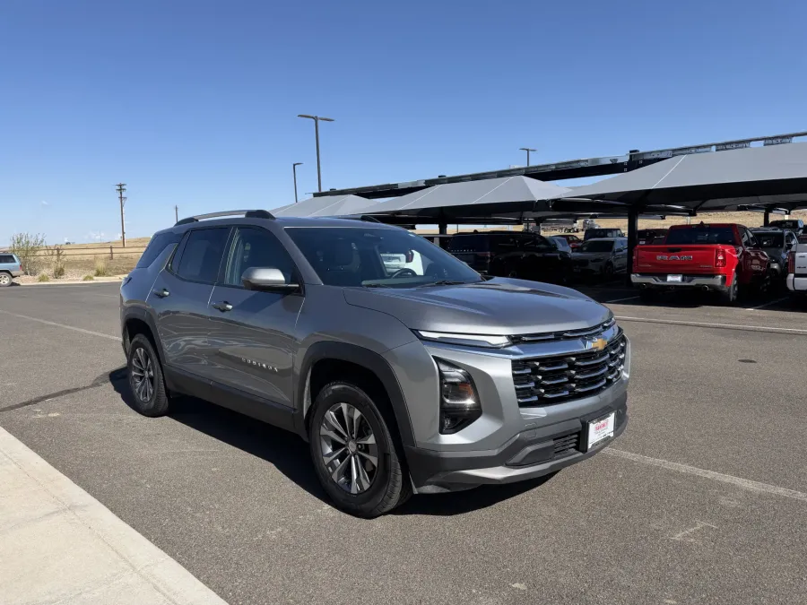 2025 Chevrolet Equinox AWD LT | Photo 3 of 22