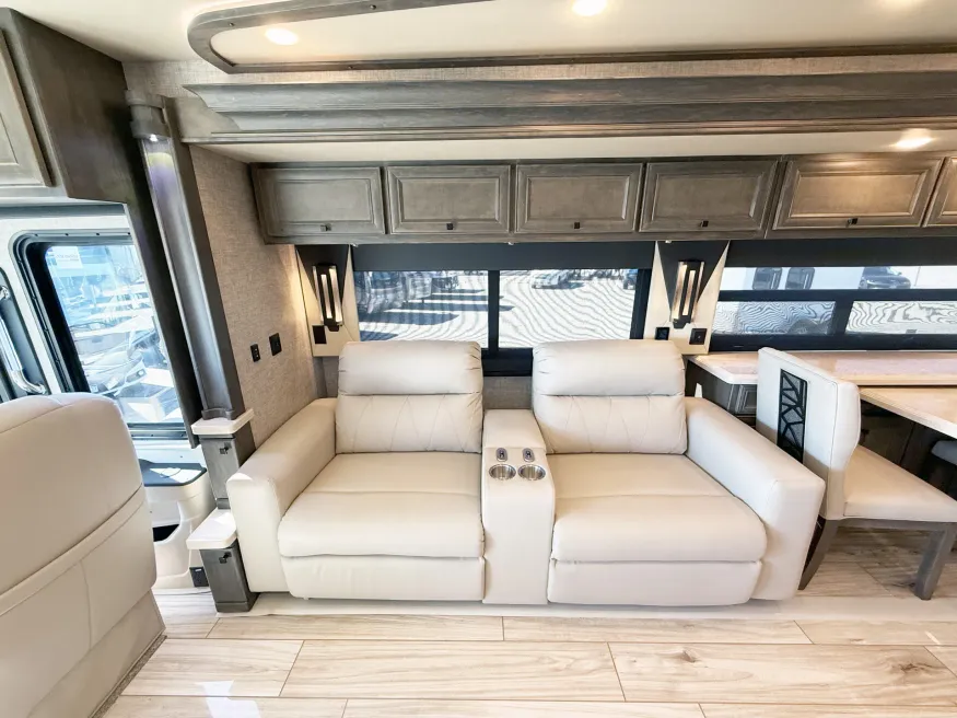 2023 Tiffin Allegro Bus 45FP | Photo 9 of 35