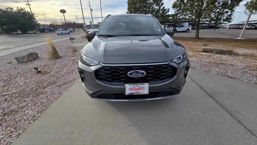 2026 Ford Escape | Photo 2 of 28