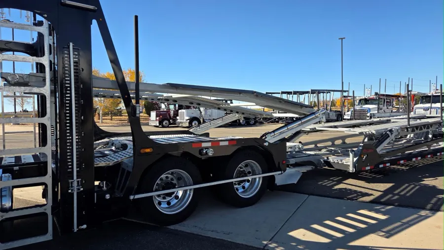 2025 Western Star 49X | Photo 6 of 44