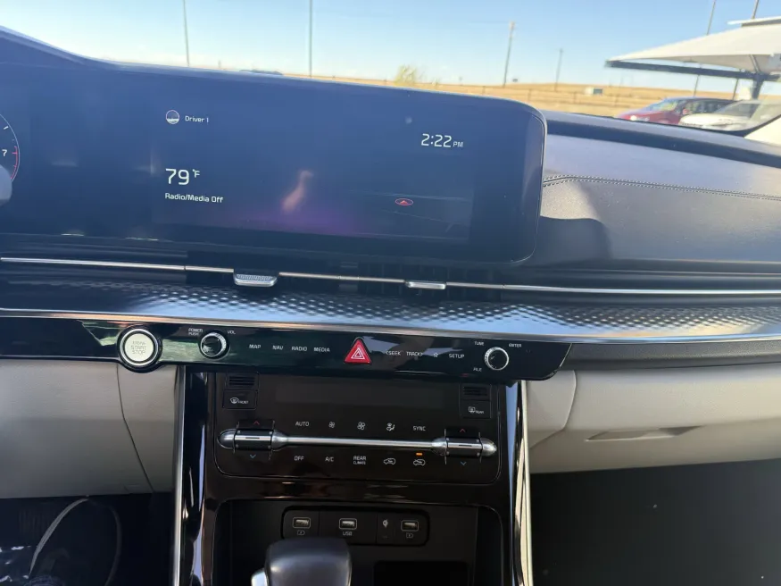 2022 Kia Carnival SX Prestige | Photo 21 of 28