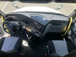 2022 Freightliner Cascadia 126 | Thumbnail Photo 18 of 24