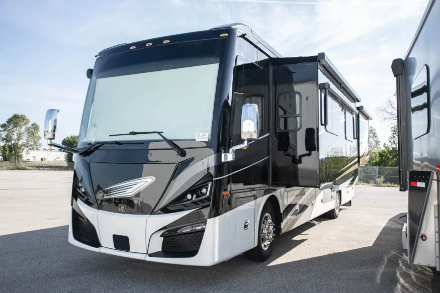 2023 Tiffin Phaeton 37BH | Photo 9 of 28