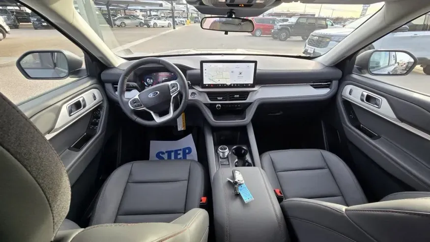 2026 Ford Explorer | Photo 26 of 31