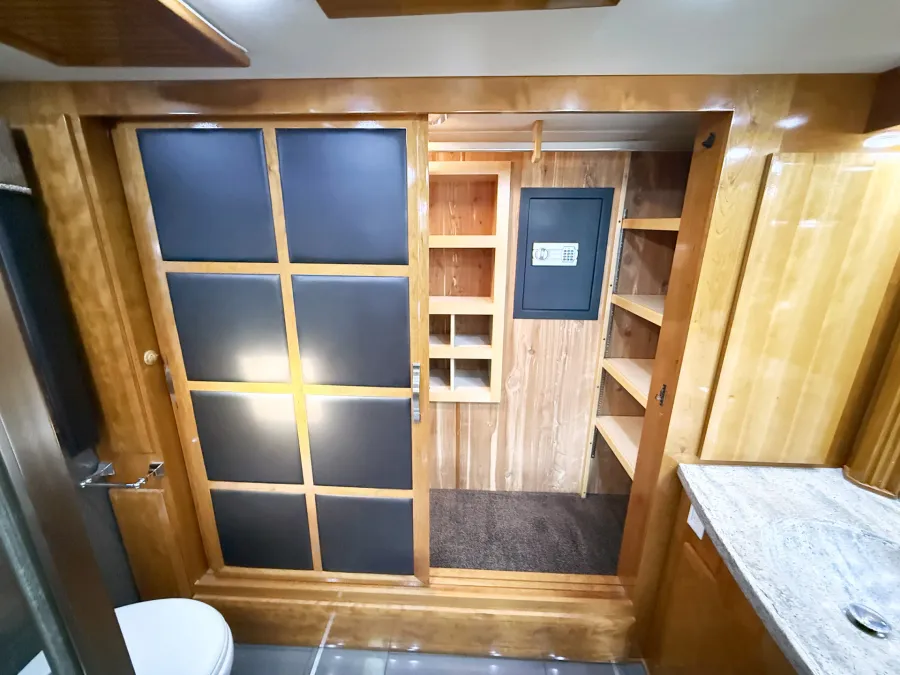 2013 Newmar King Aire 4584 | Photo 18 of 33