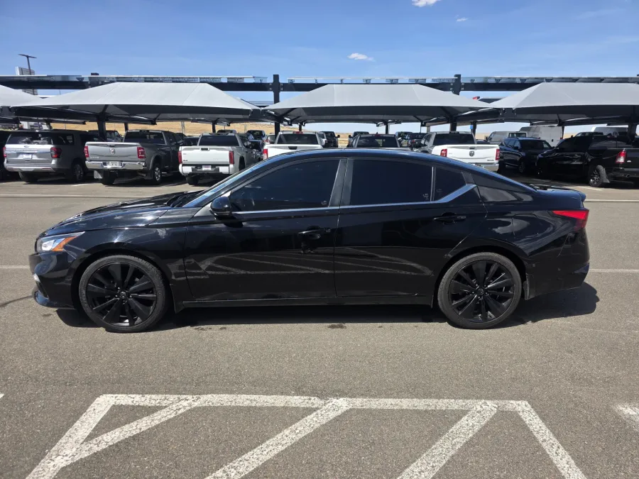 2022 Nissan Altima 2.5 SR | Photo 4 of 23