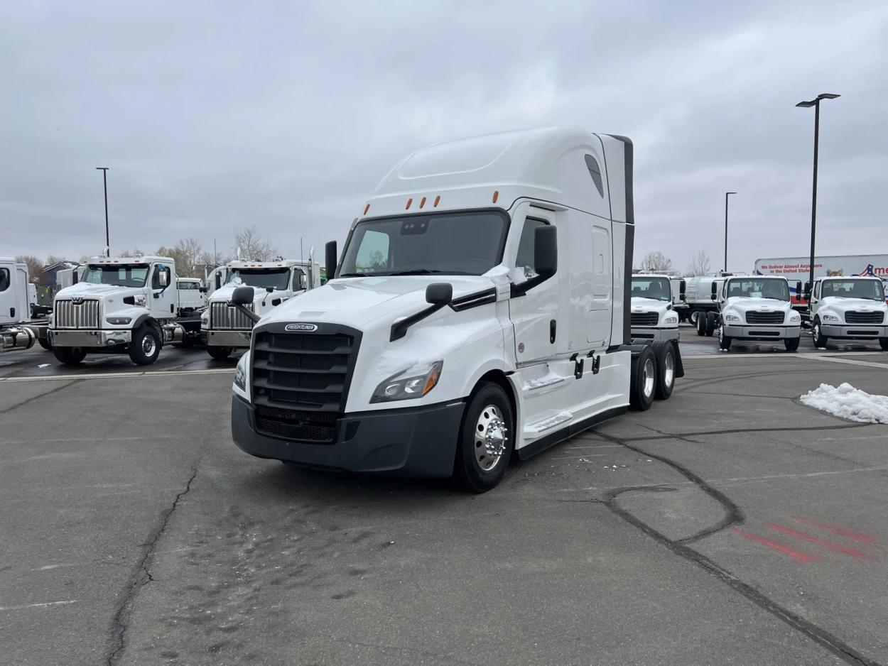 2024 Freightliner Cascadia 126 | Photo 1 of 16