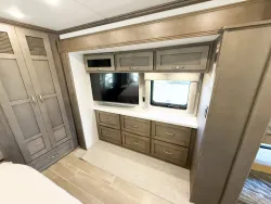 2026 Newmar Super Star 4040 | Thumbnail Photo 16 of 29