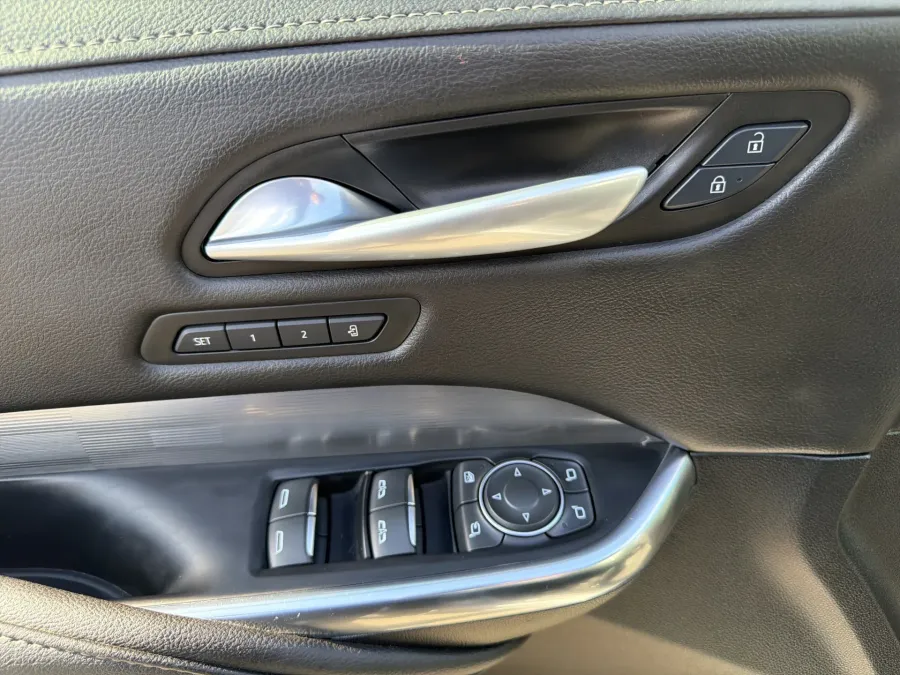 2025 Cadillac XT4 AWD Premium Luxury | Photo 12 of 21