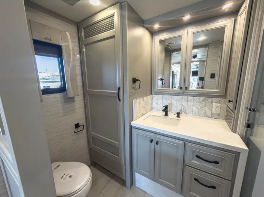 2026 Tiffin Phaeton 37 BH | Photo 30 of 43