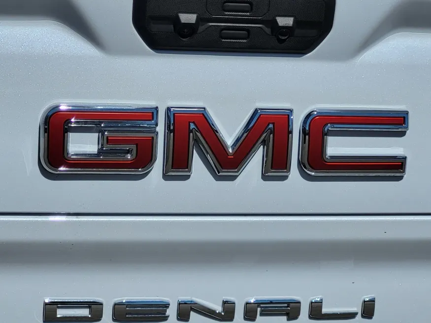 2026 GMC Sierra 1500 Denali | Photo 10 of 26