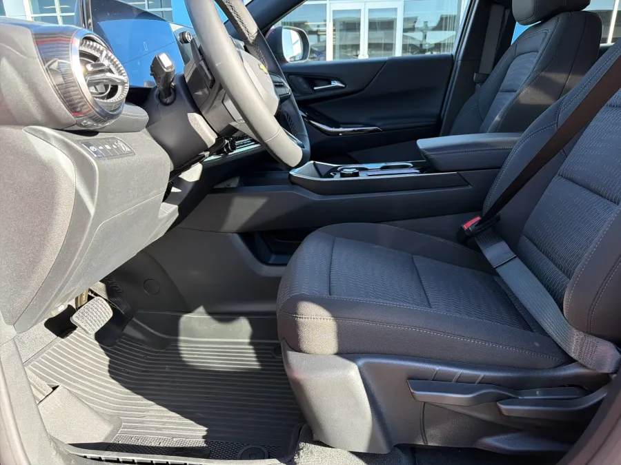 2026 Chevrolet Equinox AWD LT | Photo 13 of 18