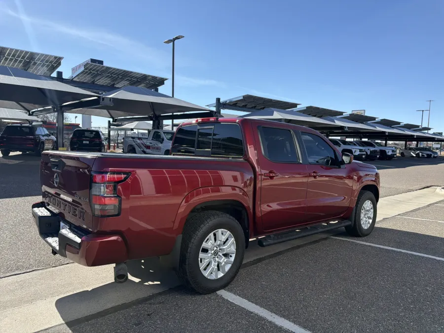 2022 Nissan Frontier SV | Photo 4 of 21