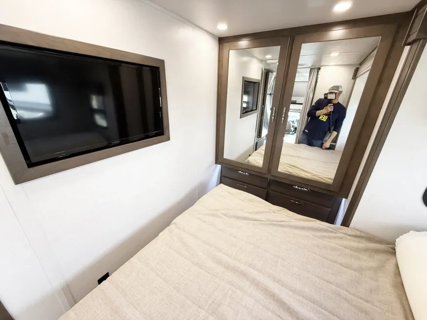 2025 Dynamax Isata 30FW | Photo 15 of 25