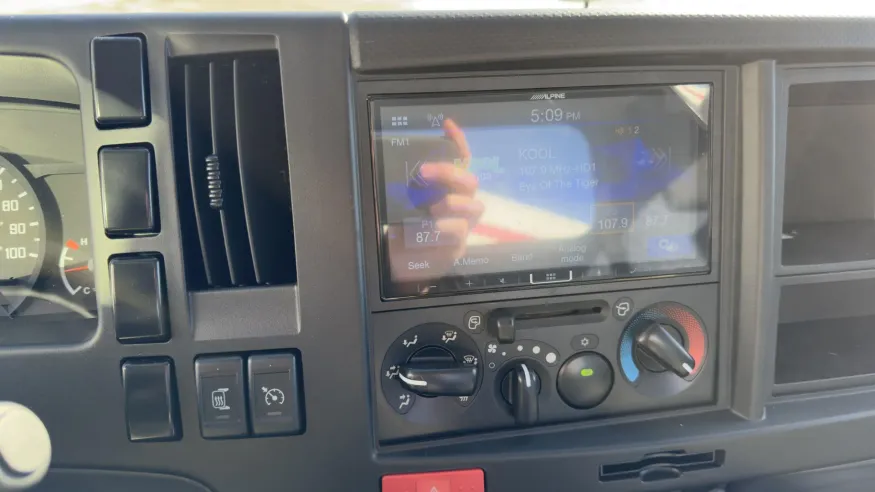 2025 Isuzu NRR GAS | Photo 15 of 18