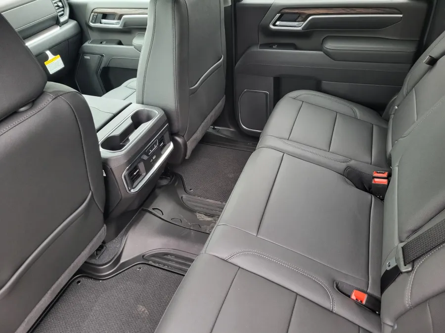 2026 GMC Sierra 2500HD SLT | Photo 23 of 25