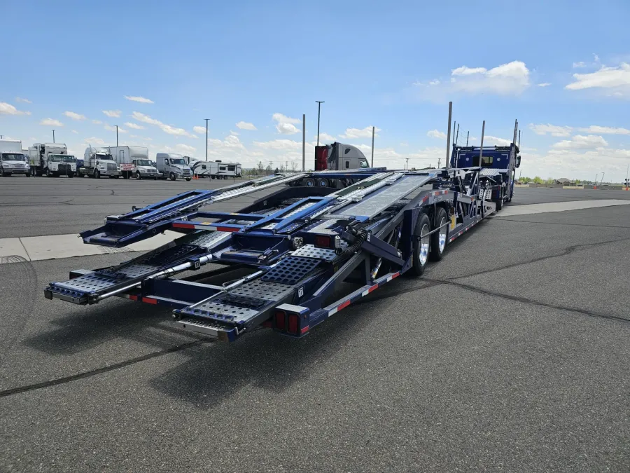 2024 Peterbilt 389 | Photo 10 of 32