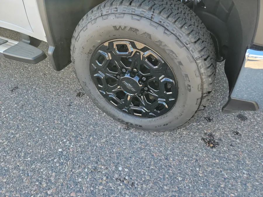 2025 Chevrolet Silverado 3500HD LT | Photo 7 of 18