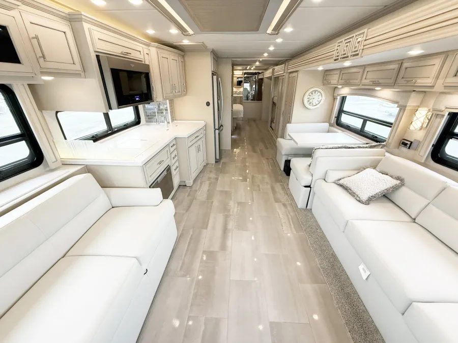 2023 Newmar Ventana 4326 | Photo 4 of 34