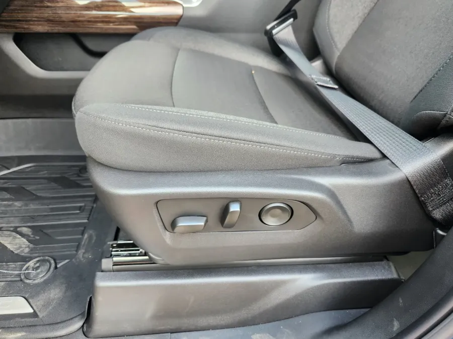 2025 GMC Sierra 1500 Elevation | Photo 9 of 29