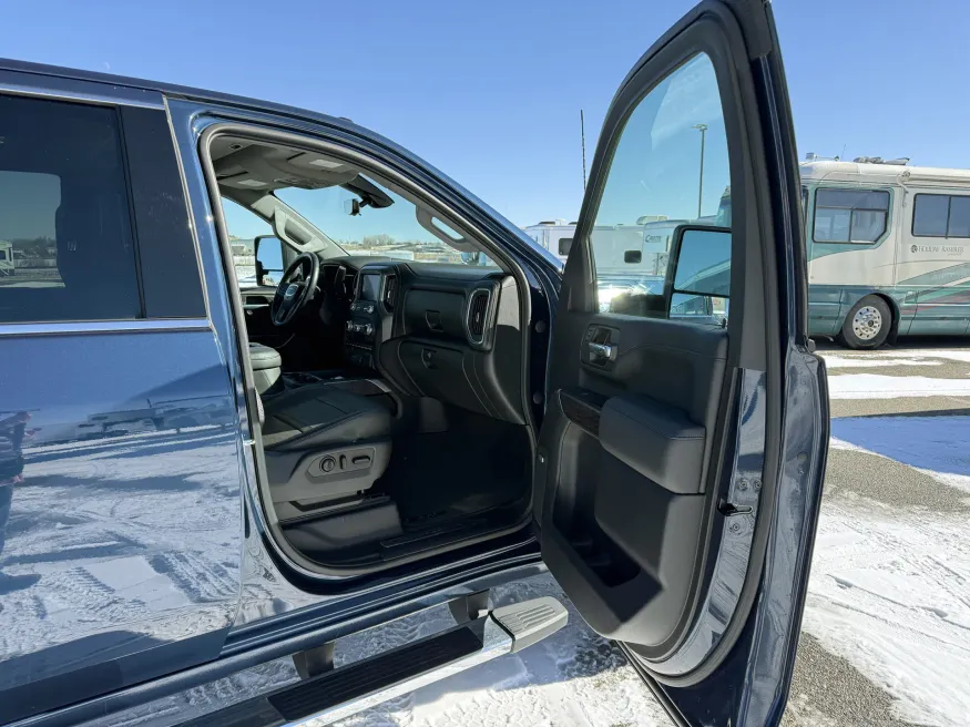 2020 GMC 3500HD Crew Cab Sierra Denali | Photo 19 of 22