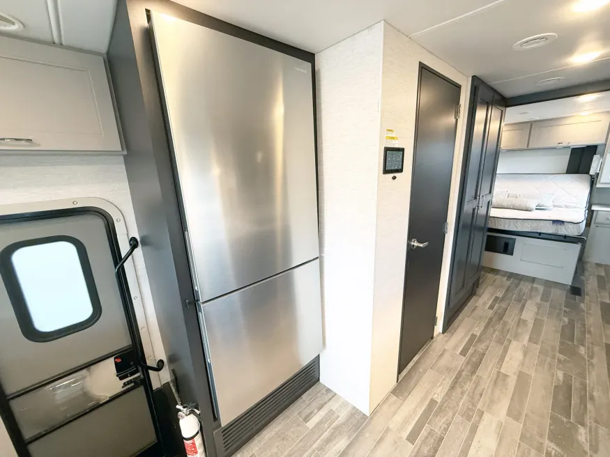 2025 Thor Palazzo GT 33.6 | Photo 10 of 30