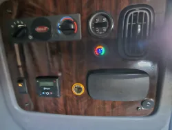 2020 Peterbilt 389 | Thumbnail Photo 27 of 30