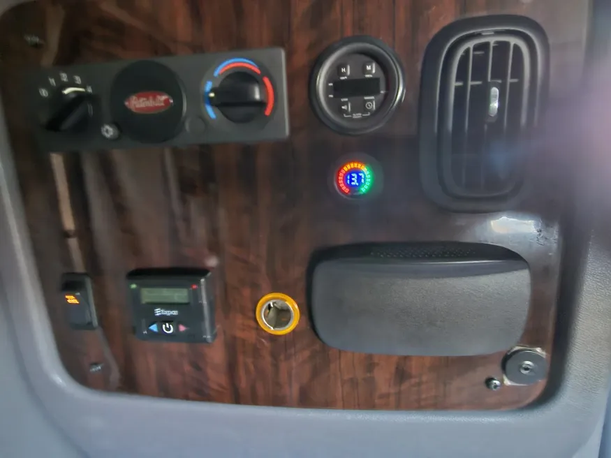 2020 Peterbilt 389 | Photo 27 of 30