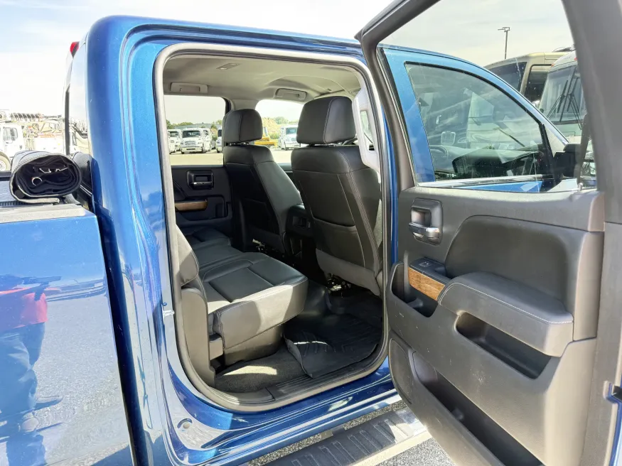 2016 Chevrolet Silverado 3500 LTZ | Photo 17 of 22