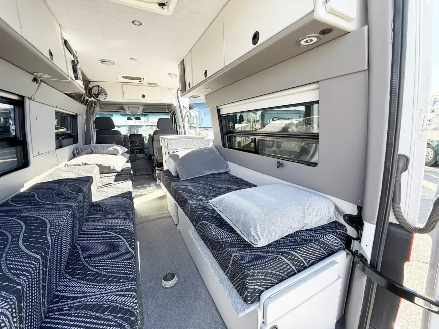 2017 Mercedes Benz Sportsmobile | Photo 14 of 17