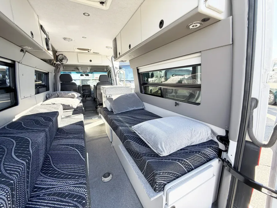 2017 Mercedes Benz Sportsmobile | Photo 14 of 17