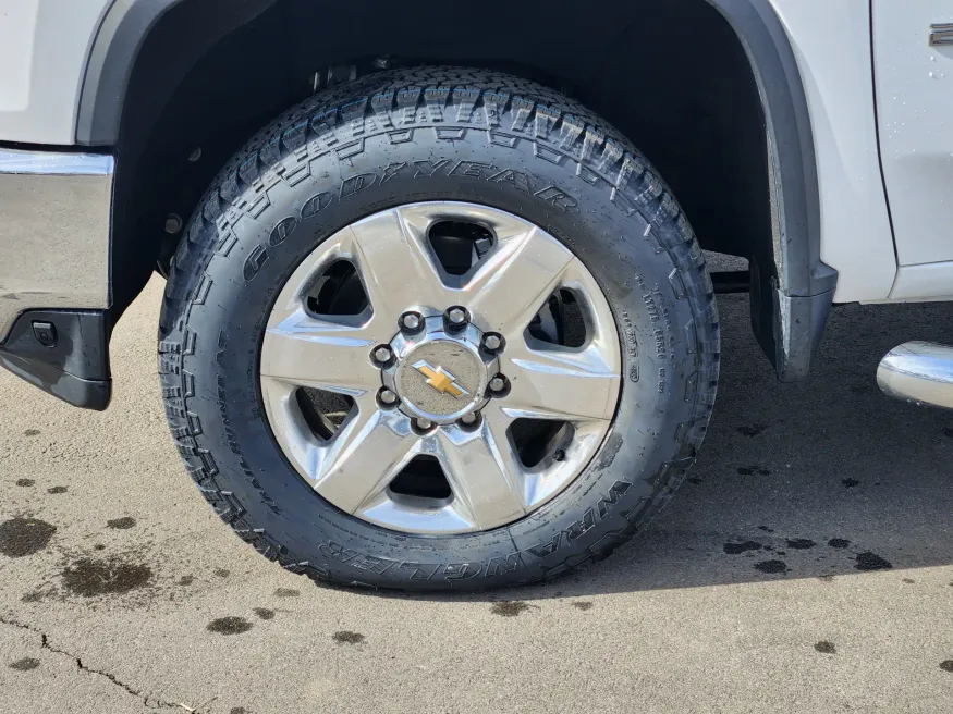 2022 Chevrolet Silverado 2500HD LTZ | Photo 5 of 36