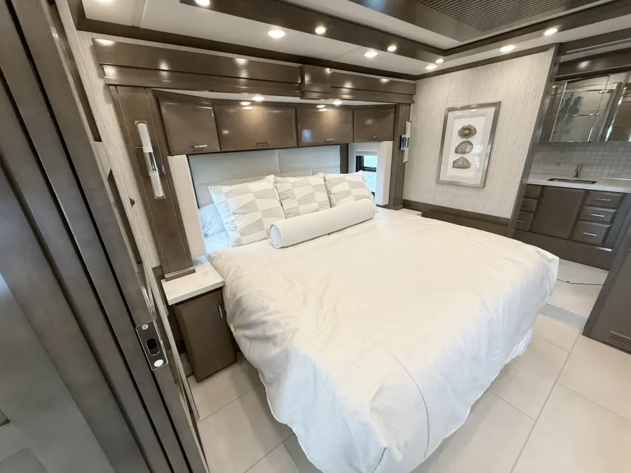 2026 Newmar Mountain Aire 3825 | Photo 13 of 28