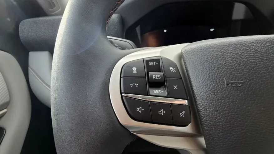 2026 Ford Explorer | Photo 17 of 32