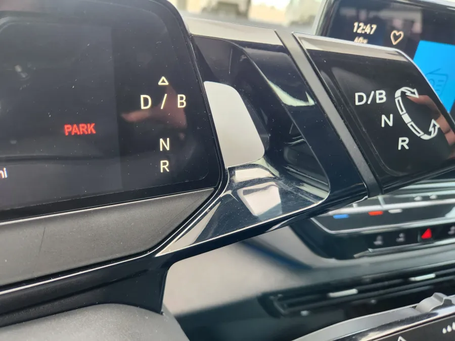 2023 Volkswagen ID.4 | Photo 19 of 22