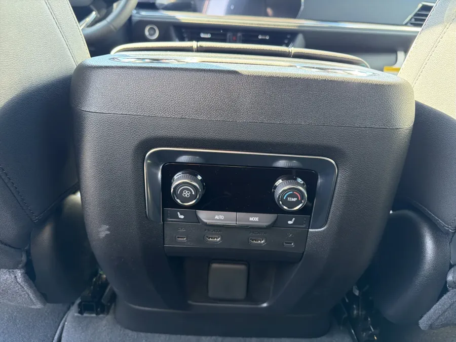 2026 Chevrolet Suburban Premier | Photo 14 of 26