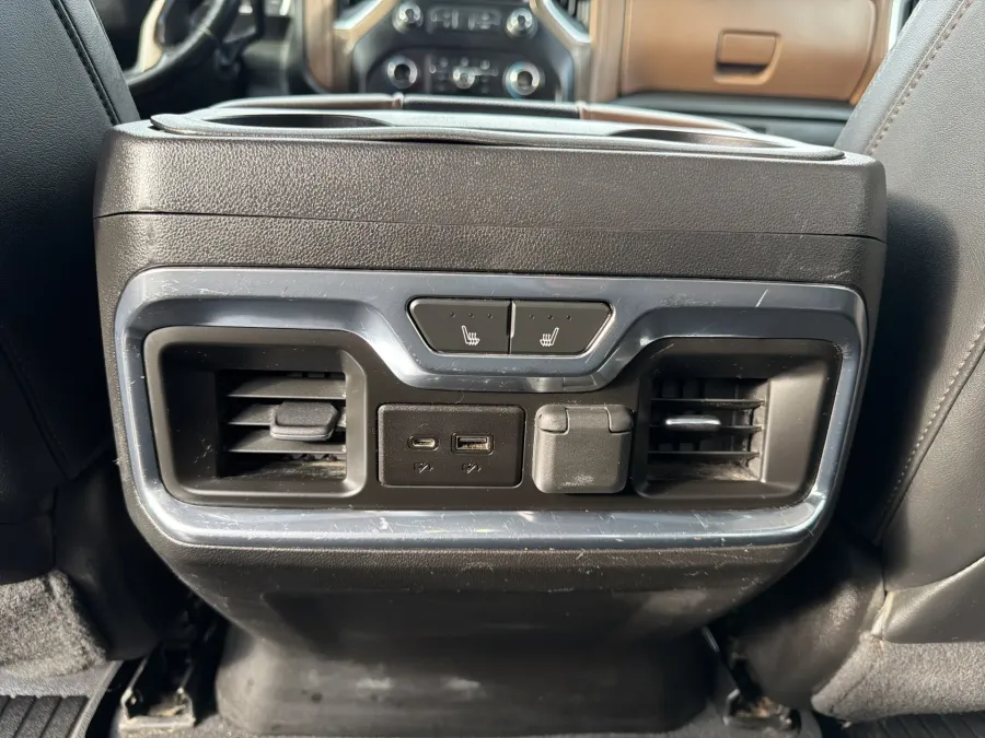 2022 Chevrolet Silverado 2500HD High Country | Photo 10 of 22