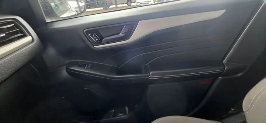 2022 Ford Escape | Photo 25 of 28