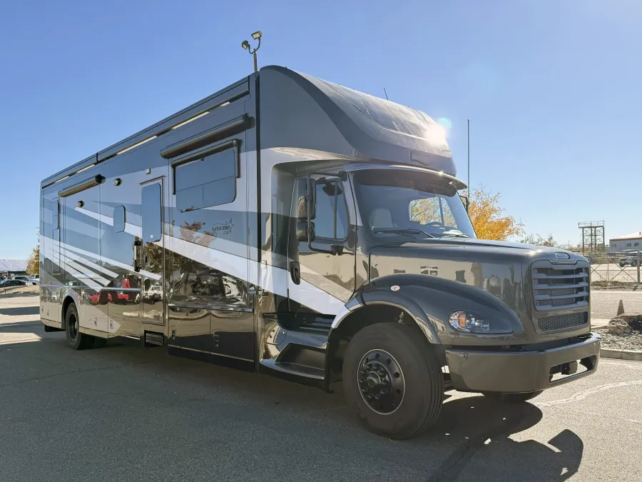 2026 Newmar Super Star 4159 | Photo 1 of 34