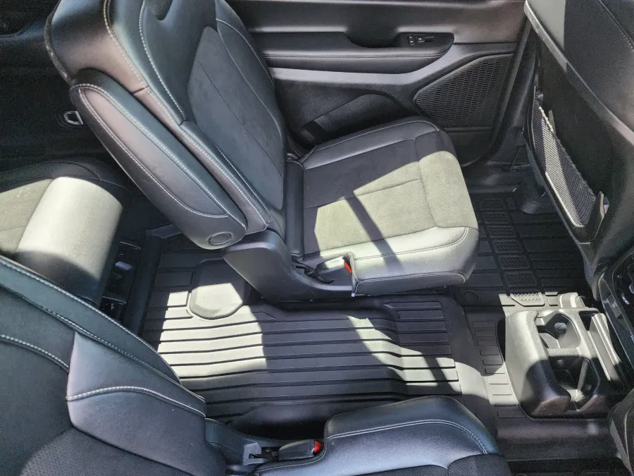 2024 Jeep Grand Cherokee L Altitude X | Photo 17 of 28