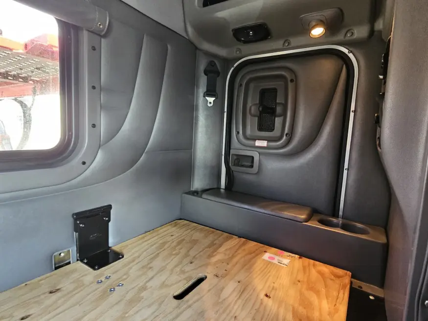 2018 Peterbilt 389 | Photo 32 of 35
