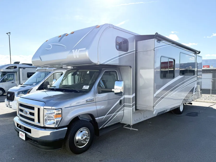 2025 Winnebago Minnie Winnie 31K | Photo 16 of 17