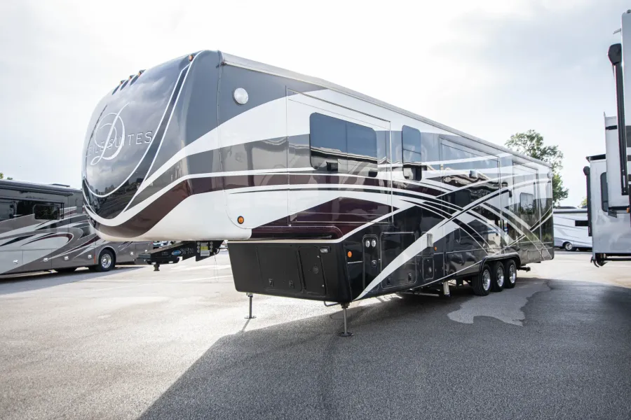 2019 DRV Mobile Suites 44 Nashville | Photo 5 of 26