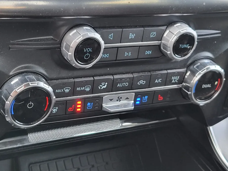 2024 Ford F-150 Platinum | Photo 16 of 26