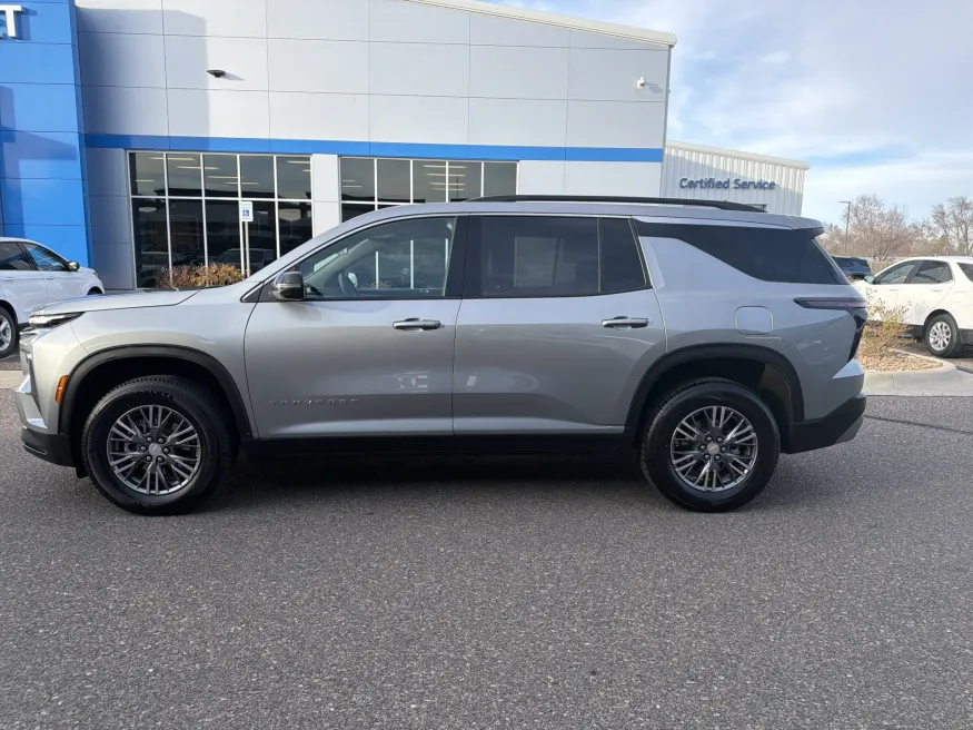 2025 Chevrolet Traverse AWD LT | Photo 1 of 22