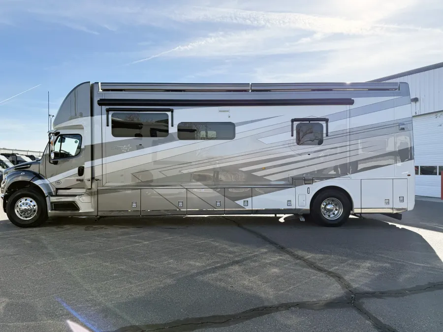 2026 Newmar Super Star 3731 | Photo 18 of 31