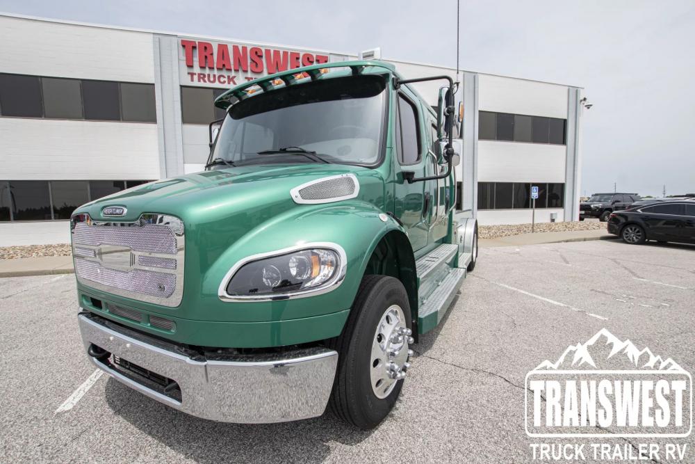 2022 Freightliner M2 106 | Photo 8 of 18
