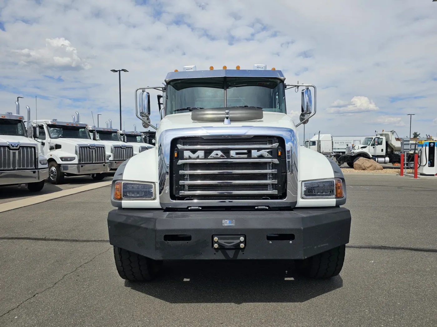 2024 Mack GU813 | Photo 2 of 17