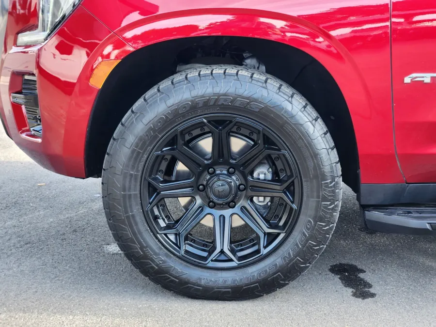 2024 GMC Yukon AT4 | Photo 22 of 32